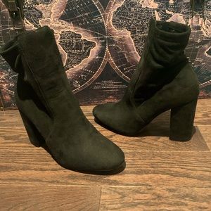 Size 6.5 Aldo Suede Sock Booties, great condition, no signs of wear, great pair.